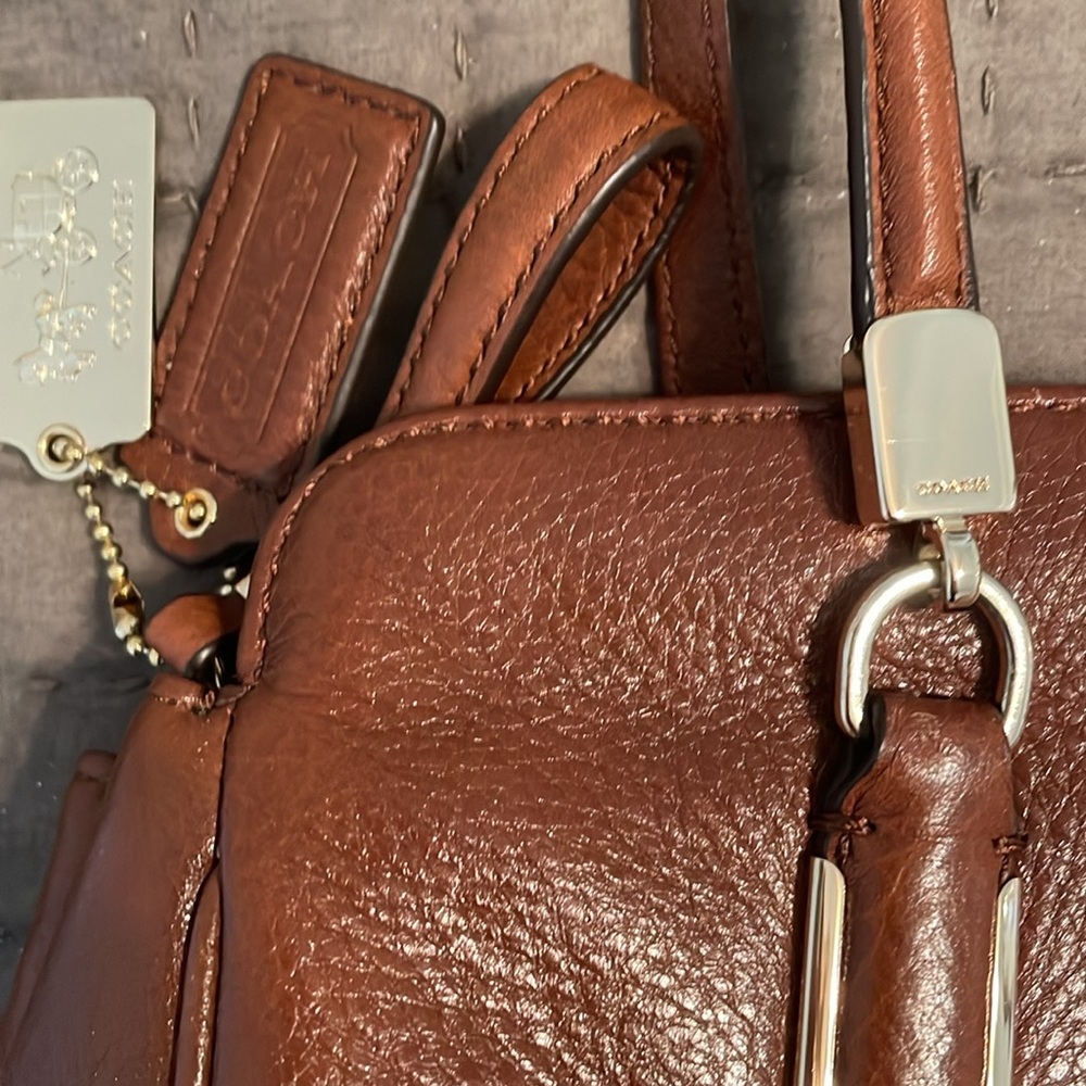 Coach authentic leather handbag - Picture 2 of 6